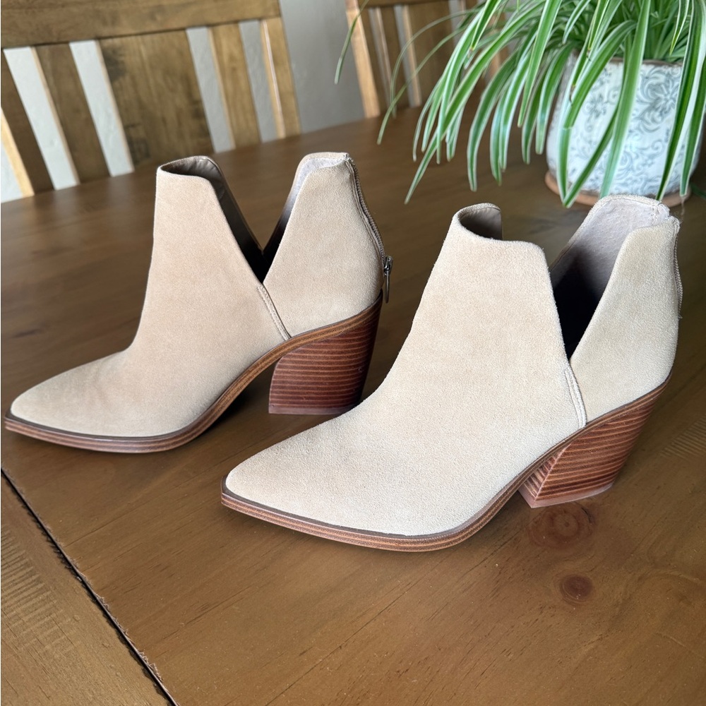 Vince Camuto Gigietta Bootie - Picture 3 of 5
